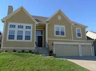 1056 Redwood Ln, Liberty, MO 64068