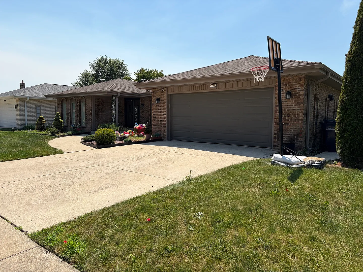 3 bed, 2022 sqft, $4,400 — Photo 2