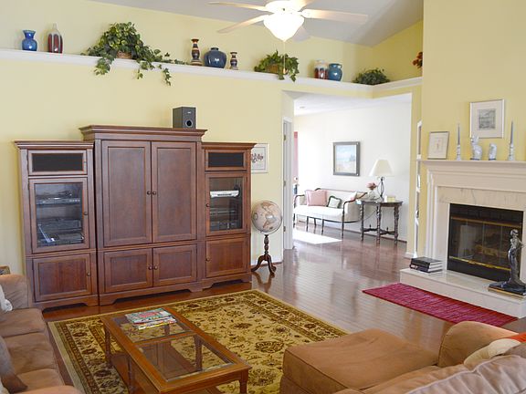 3rd image of 4 Bellinghaus Ln