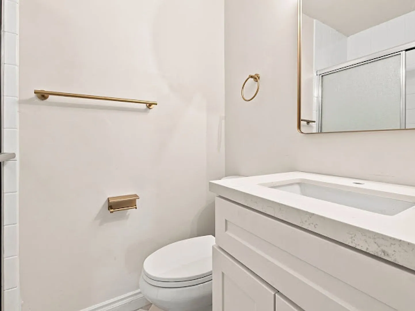 Newly Remodeled 1-Bedroom Upper Unit in Alamitos Beach — Photo 2