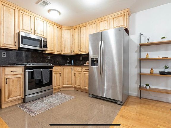 5th image of 328 Randolph Ave #1