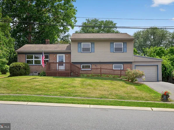 102 Broadmoor Dr, Willow Street, PA 17584