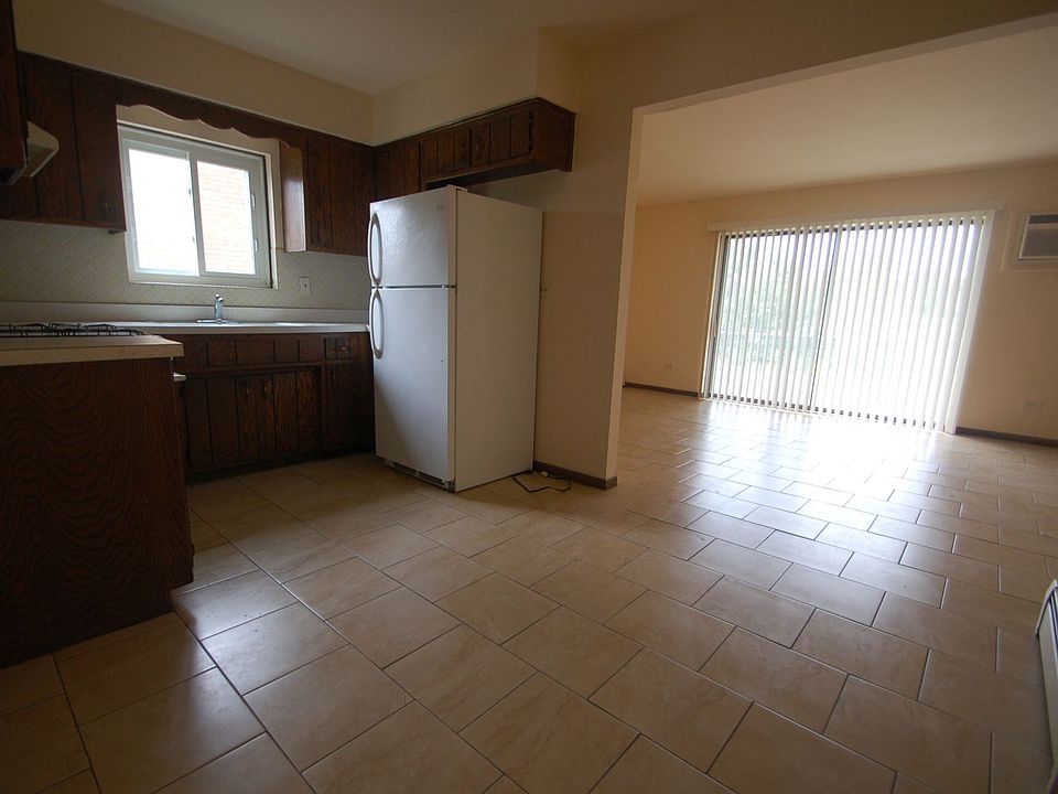 2nd image of 6135-39 W 103rd St #2/1A