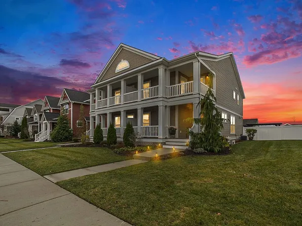 4699 Macatawa Legends Blvd, Holland, MI 49424