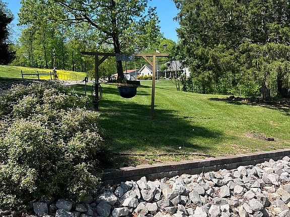 4th image of 211 Cave Valley Rd