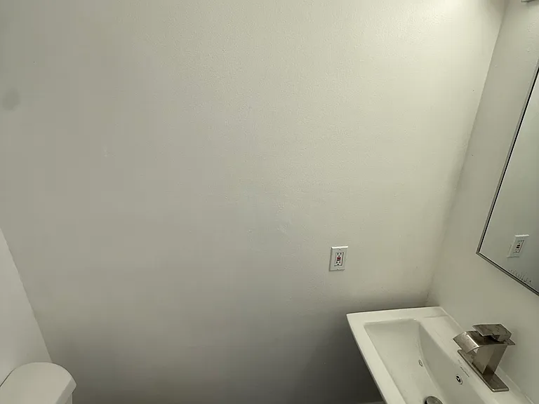 14642 Calvert St #3 — Photo 5