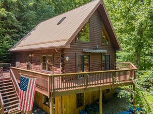 256 Siberian Husky Ln, Whittier, NC 28789