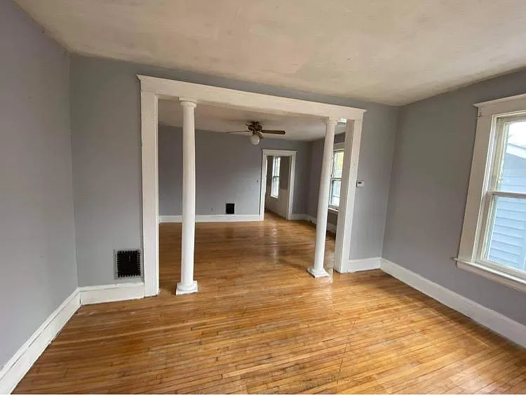 2142 Highland Ave #2