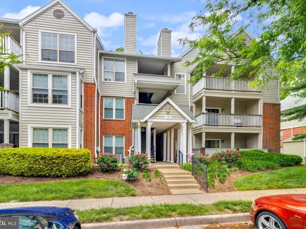 3912 Penderview Dr APT 528, Fairfax, VA 22033