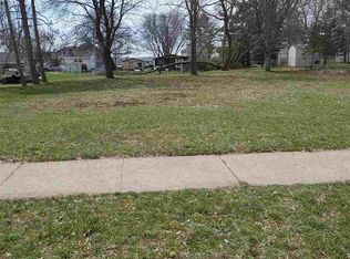 927 Chestnut St, Cadillac, MI 49601