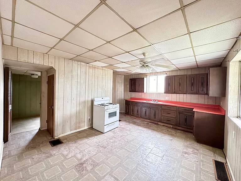 1208 Williams St — Photo 3