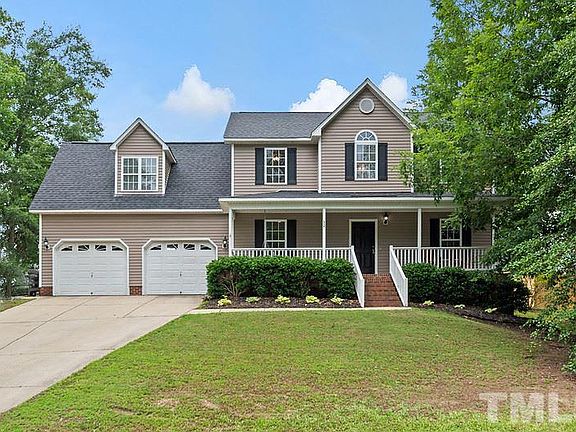 2nd image of 32 Woodhart Cir