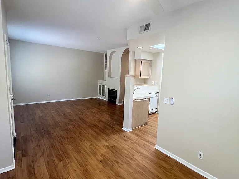 102 Santa Barbara Ct — Photo 5