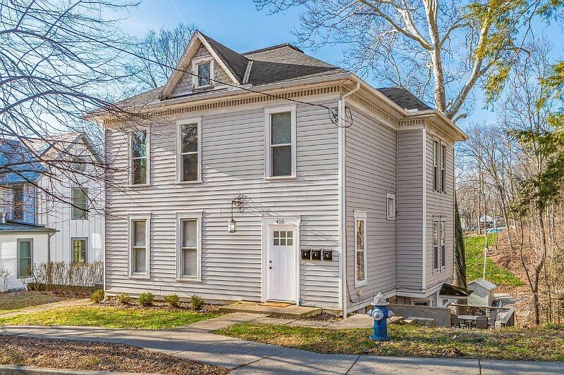 1st image of 453 Burg St #A