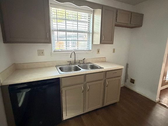 2nd image of 6835 Colony Pointe South Dr
