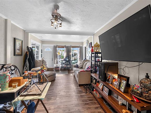 3rd image of 806 35TH STREET W