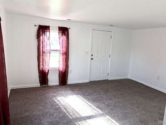 4th image of 24100 Berry Ave