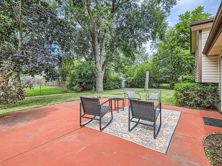 375 Pebblecreek Dr — Photo 14