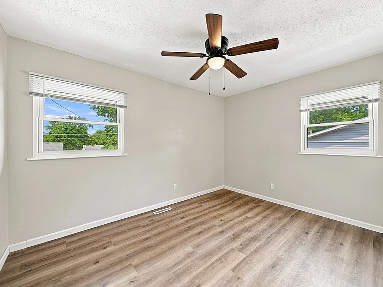 3416 W Columbia Ave — Photo 14