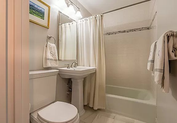 5th image of 130 W 67th St APT 9G