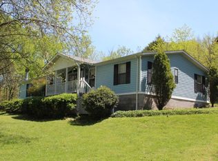 400 Mutton Hollow Hill Rd, Bethpage, TN 37022