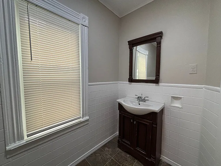 16 Asbury St — Photo 13