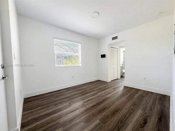 4th image of 1710 NW 1st Ct APT 3
