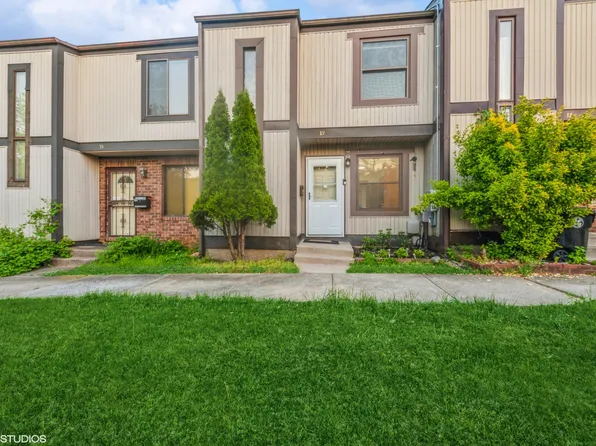 19 Mooring Ct, Essex, MD 21221