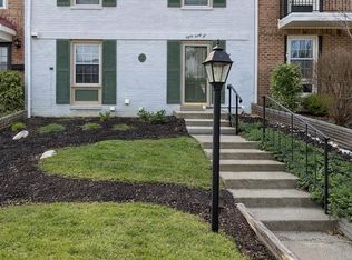 8036 Saint Annes Ct, Alexandria, VA 22309