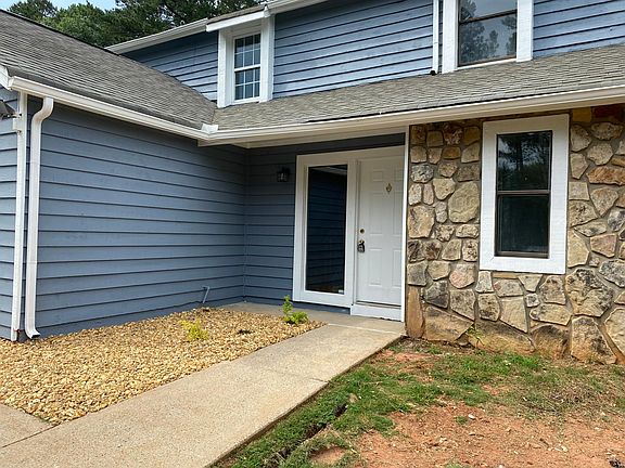 2nd image of 885 Worcester Pl