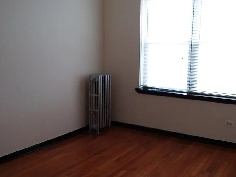 6840 1/2 S Perry Ave #3W — Photo 12