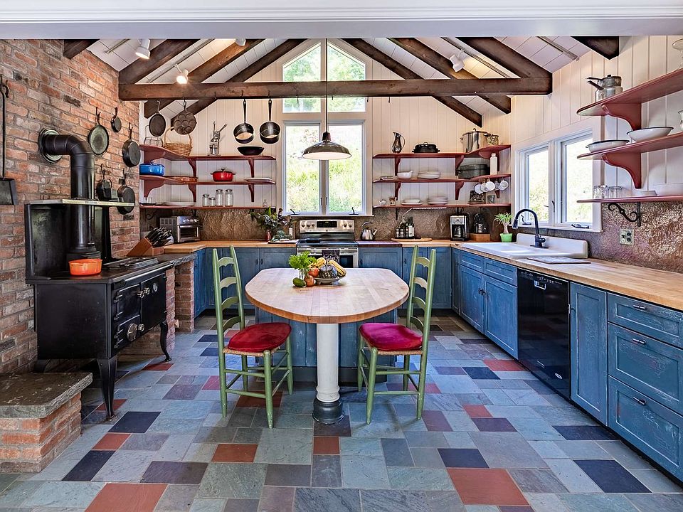 9295 Pomfret Road, West Hartford, VT 05084 Zillow