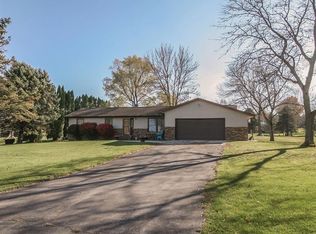 6401 Hillcrest Rd, Cedar Rapids, IA 52404