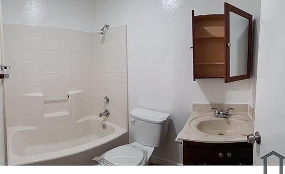 5th image of 2315 W 54th St APT 6