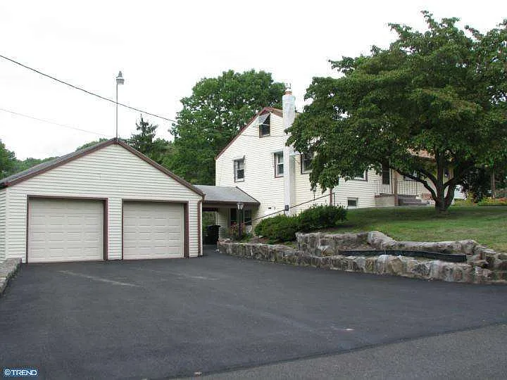 1321 Cedar Hill Rd photo 1