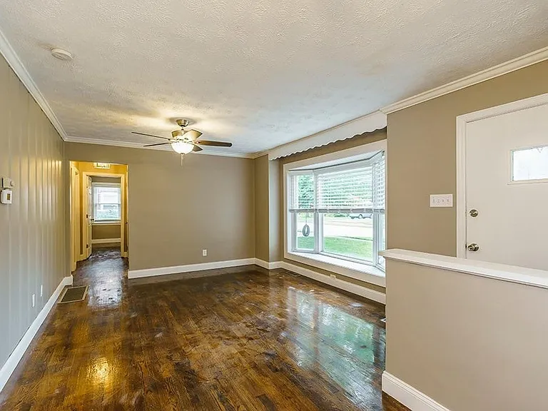 493 Barkley Dr — Photo 6