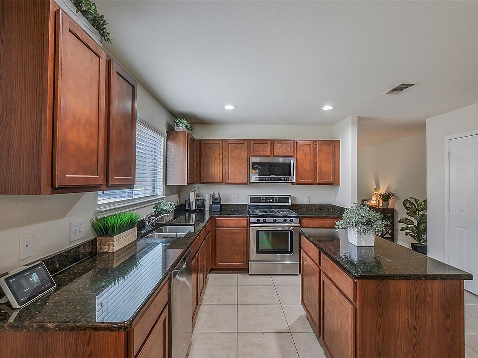 1st image of 1015 Honeysuckle Vine Dr