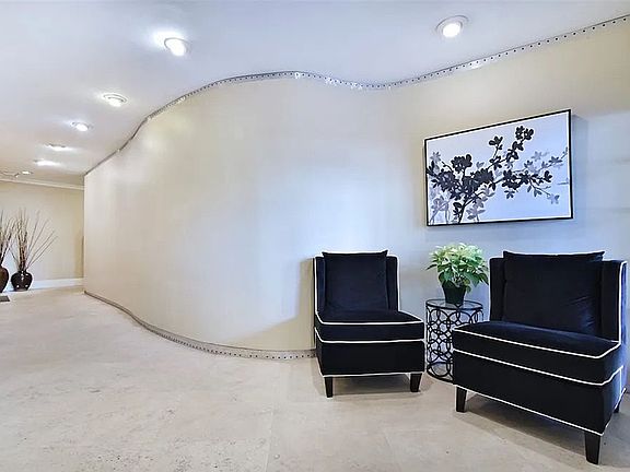 Building Main Entrance/Lobby
