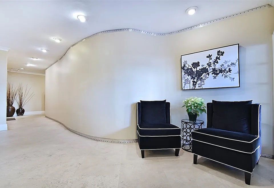 Building Main Entrance/Lobby