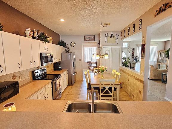 5th image of 543 Terranova Cir