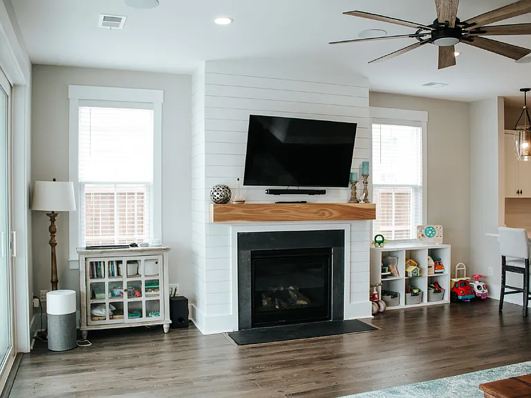 393 Oak Park St — Photo 8
