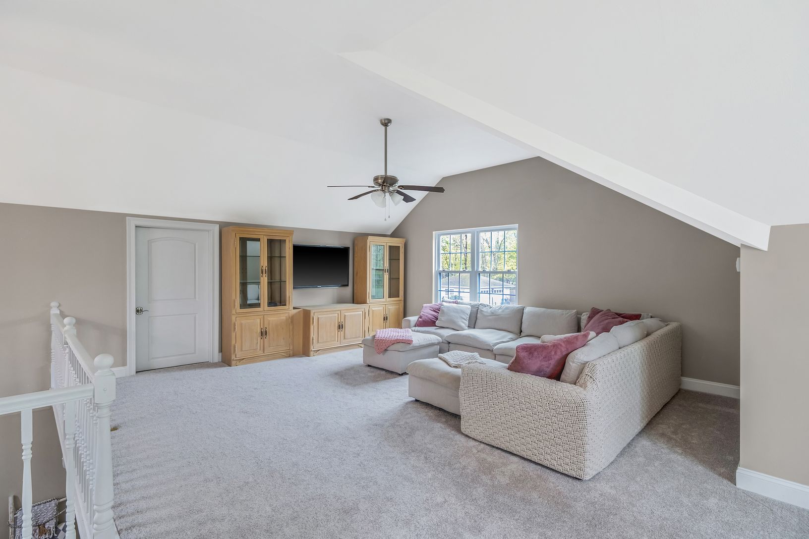  Grand Cathedral Loft with Access to Dormer Attic Space