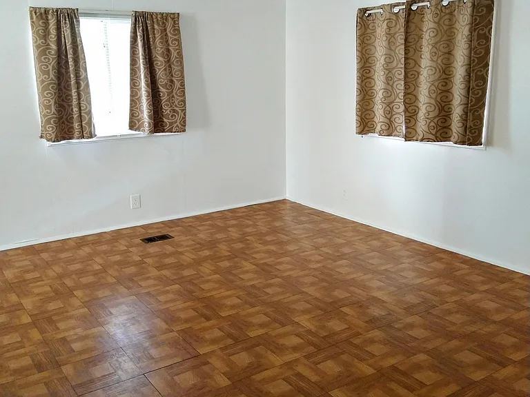 8039 Eastern Circle Dr — Photo 12