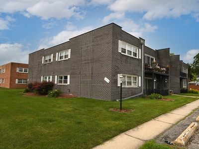 18330 Cherry Creek Dr APT 8, Homewood, IL, 60430