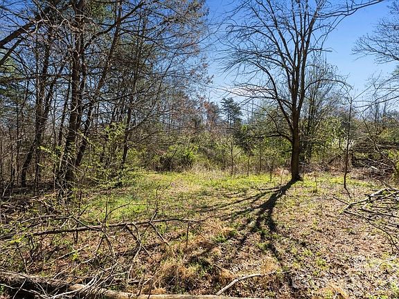 2nd image of 879 E Memorial Hwy