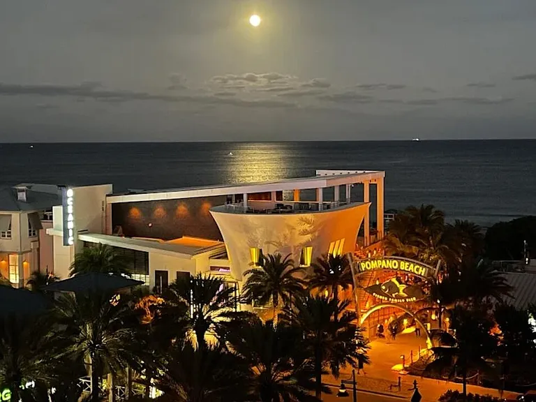 133 N Pompano Beach Blvd #Penthouse 7 — Photo 10