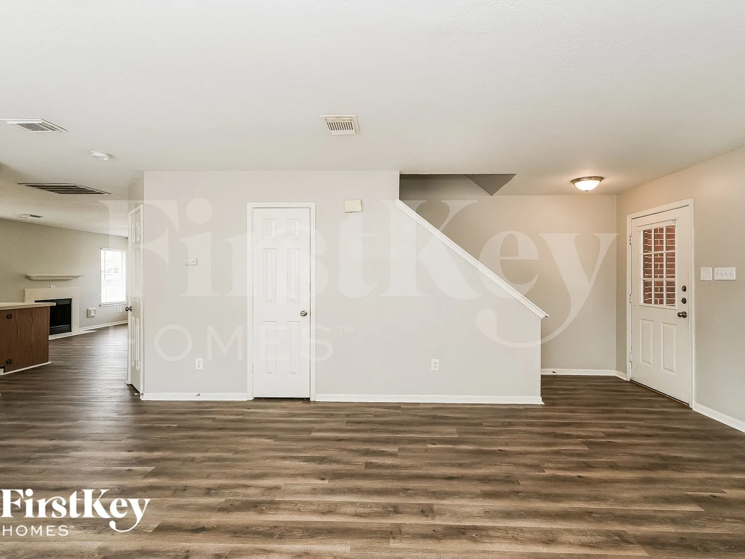 4 bed, 2.5 bath, 2334 sqft, $2,085 — Photo 3
