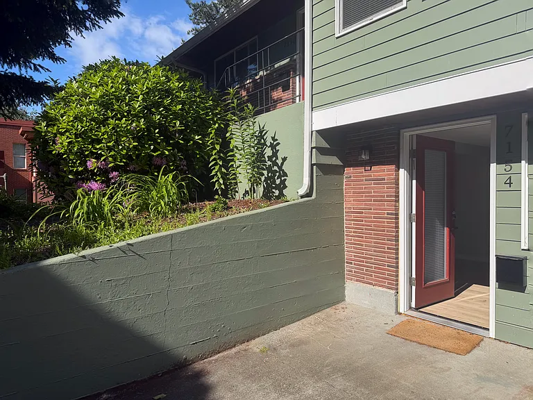 7154 46th Pl SW #C — Photo 12