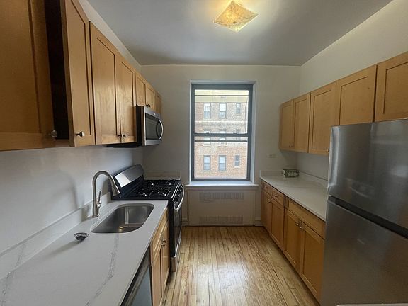 3rd image of 3200 Fairfield Ave #6H
