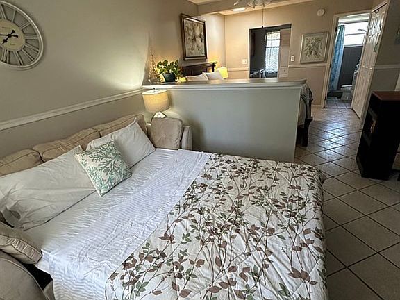 5th image of 202 Caroline St APT 104